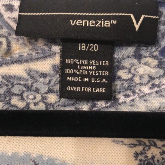 Lane Bryant Venezia blue paisley top, size 18/20 - Picture 2 of 6